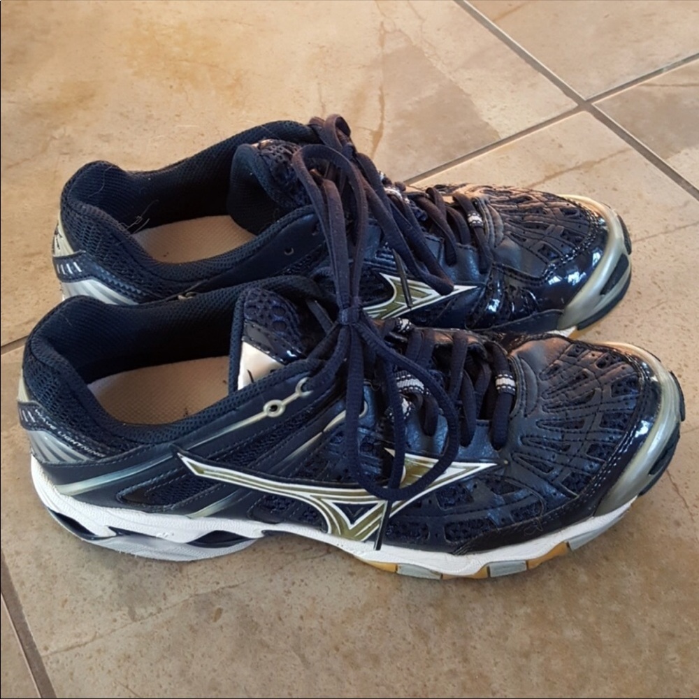 Mizuno navy blue volleyball shoes